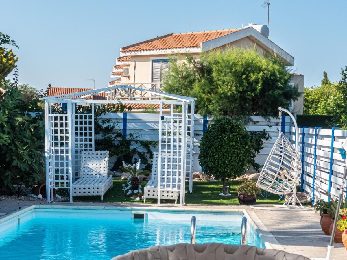 Greek Island Style 2 Bedroom Villa With Pool Next To The Sea Larnaca Extérieur photo