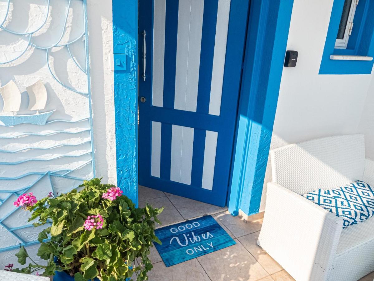 Greek Island Style 2 Bedroom Villa With Pool Next To The Sea Larnaca Extérieur photo