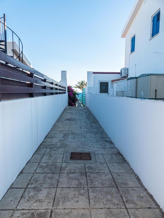 Greek Island Style 2 Bedroom Villa With Pool Next To The Sea Larnaca Extérieur photo