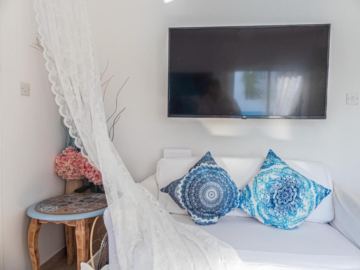 Greek Island Style 2 Bedroom Villa With Pool Next To The Sea Larnaca Extérieur photo