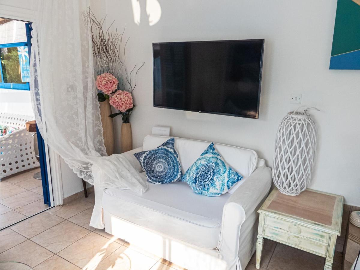 Greek Island Style 2 Bedroom Villa With Pool Next To The Sea Larnaca Extérieur photo