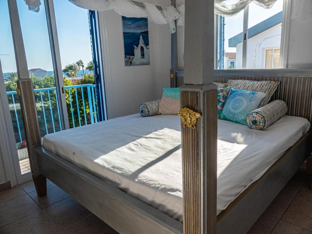 Greek Island Style 2 Bedroom Villa With Pool Next To The Sea Larnaca Extérieur photo