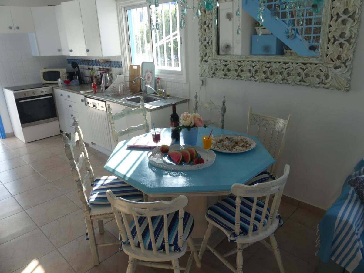 Greek Island Style 2 Bedroom Villa With Pool Next To The Sea Larnaca Extérieur photo